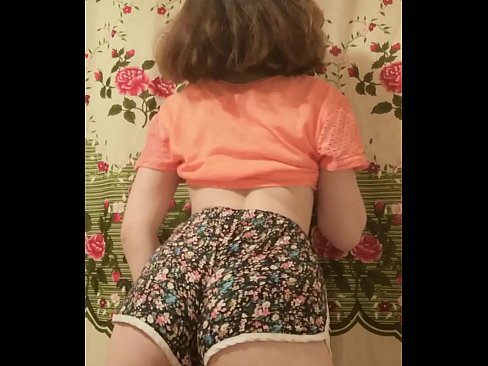 ❤️ Leanbh óg sexy ag baint dá shorts ar cheamara Físeán anal ag ga.porngipfy.ru ☑